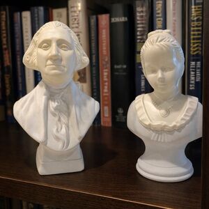 “Vintage Avon figural bottles, U.S. distribution (USA manufacture), MCM.” G13